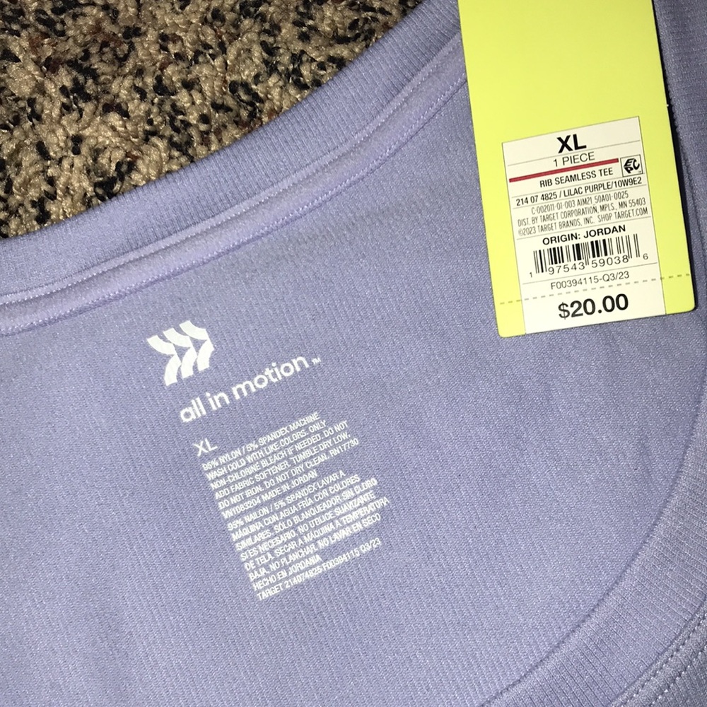 All In Motion Woman’s Rib Seamless Cropped Lavender Baby Active Tee | NWT - Picture 2 of 3